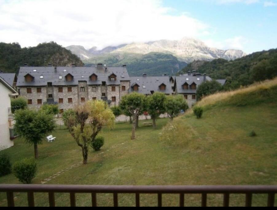 Apartamento Con Espectacular Terraza Escarrilla Esterno foto